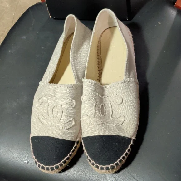 RARE Sz 42 CHANEL Espadrilles - Cream and Black - Picture 2 of 9